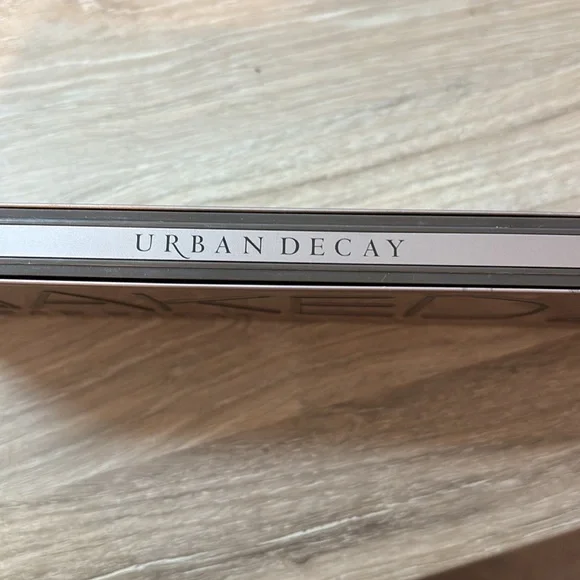 Urban Decay Naked 2 Palette - Picture 4 of 5